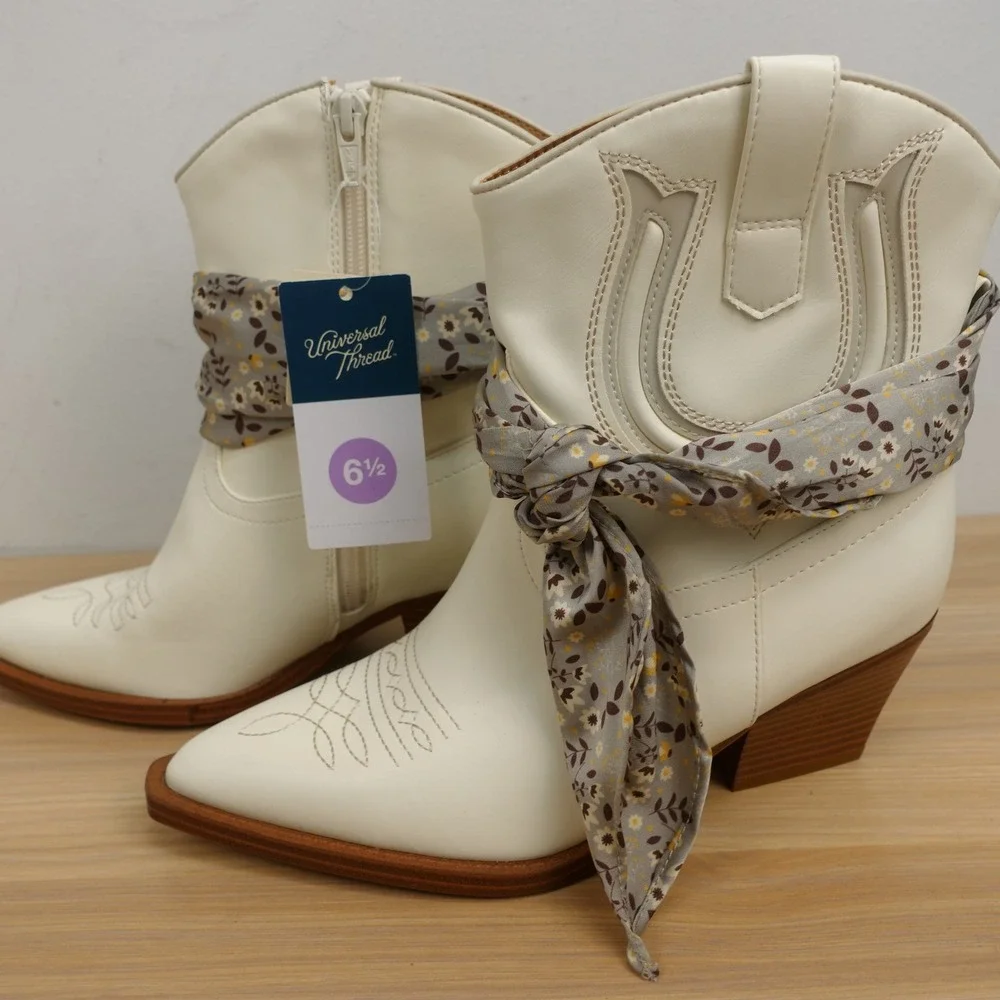 Western Y2K Cowboy Ankle Boots Womens 6.5 Cream Scarf Horseshoe UNIVERSAL THREAD